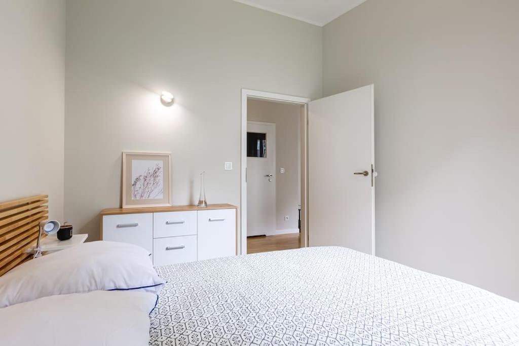 Bright And Cozy Apartment Near Park, With A Huge Terrace. Warschau Exterior foto